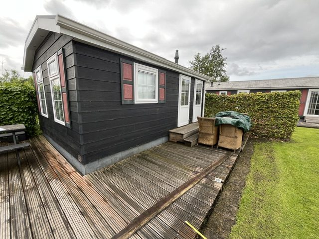 Nieuwe vlonder bij chalet, voor het werk