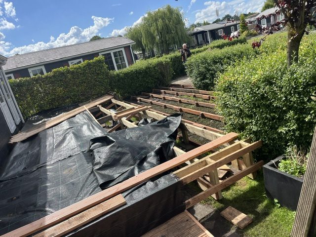 Terras opnieuw opgebouwd, voor het werk